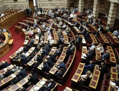 Ακονίζουν τα «ξίφη» τους τα κόμματα - Στις 14 Νοεμβρίου η συζήτηση για τη Συνταγματική Αναθεώρηση